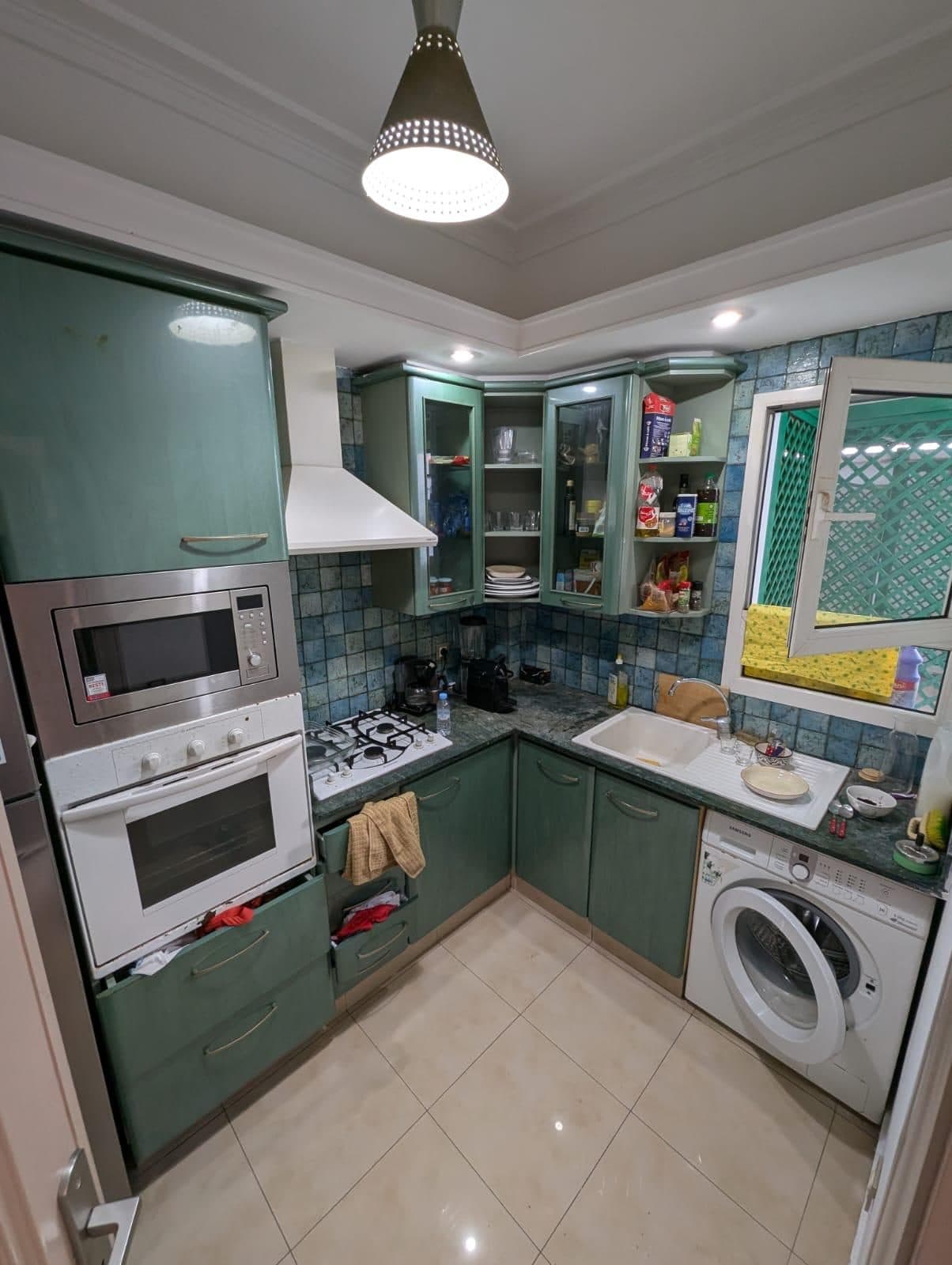 💢 Grand studio sur Gauthier avec cour et patio superficie 60m2.  1er étage  -1chambre  -1 salle de bain -1 toilette invitée, cuisine séparée box de rangement et place dédiée au garage.